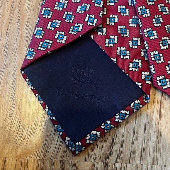 Vintage Burberry Tie - Picture 3 of 4